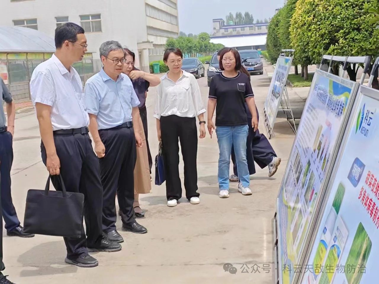 農業(yè)農村部全國農業(yè)技術推廣服務中心病蟲害防治處處長郭永旺等蒞臨我公司參觀調研